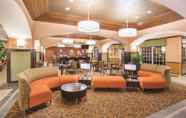 Lobby 2 La Quinta Inn & Suites by Wyndham Bentonville