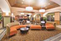 Sảnh chờ La Quinta Inn & Suites by Wyndham Bentonville