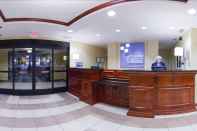 Lobby Holiday Inn Express & Suites Hardeeville - Hilton Head, an IHG Hotel