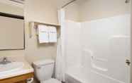 In-room Bathroom 4 Extended Stay America Select Suites - Omaha - Southwest