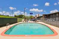 Swimming Pool Americas Best Value Inn Augusta Historic Downtown