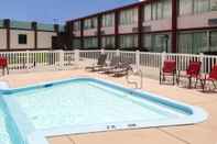 Swimming Pool Econo Lodge