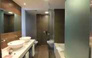 Phòng tắm bên trong 7 Barcelo Valencia Hotel