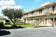 Exterior Lakeshore Inn Water Front