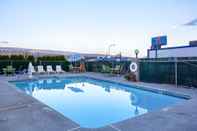 Swimming Pool Motel 6 Wenatchee, WA