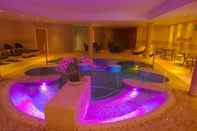 Swimming Pool Lion Quays Hotel & Spa