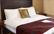 Kamar Tidur 2 Lamb Hotel by Greene King Inns