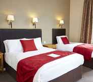 Kamar Tidur 3 Lamb Hotel by Greene King Inns