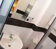 Toilet Kamar 7 Hindes Hotel