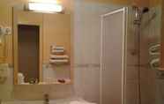 In-room Bathroom 6 Les Hauts de Montreuil