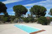 Swimming Pool La Villa Martégale