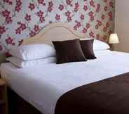 Kamar Tidur 5 The Brent Hotel