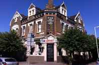 Exterior Forest Gate Hotel