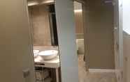 Toilet Kamar 3 Hotel Travessera