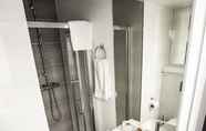 In-room Bathroom 3 Mornington Hotel London Victoria