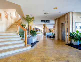 Lobby 2 Ramada Resort by Wyndham Puerto de Mazarron