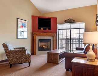 Lobi 2 Mountain Edge Suites at Sunapee, Ascend Hotel Collection