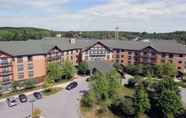 Exterior 5 Six Flags Lodge & Indoor Waterpark