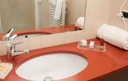 In-room Bathroom 6 Hotel Urbani