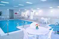 Kolam Renang Country Inn & Suites by Radisson, Newport News South, VA