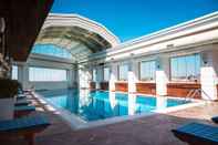 Swimming Pool Ramada Plaza by Wyndham Istanbul City Center Adults Only