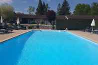 Swimming Pool Château de Pizay