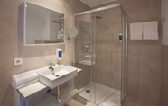 In-room Bathroom 4 TUI BLUE - Rocador Adults Only