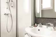 In-room Bathroom ibis Paris Boulogne Billancourt