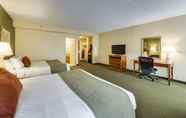Bedroom 2 Monte Carlo Inn Vaughan Suites