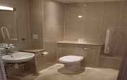 Toilet Kamar 6 The Park Hotel