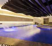 Swimming Pool 5 Hotel Serrano Palace