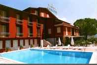 Swimming Pool Hotel Cavalieri