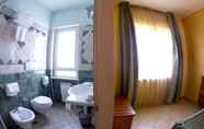 In-room Bathroom 7 Hotel Prestige