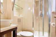 In-room Bathroom Dreamtel London Kensington