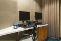 Functional Hall SpringHill Suites by Marriott Fort Myers Airport