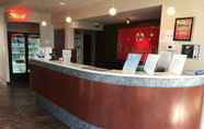 Lobi 3 Ramada by Wyndham Rockville Centre