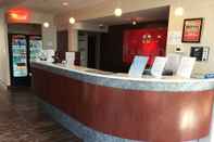 Lobby Ramada by Wyndham Rockville Centre