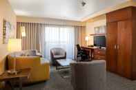 Common Space Courtyard by Marriott Ontario Rancho Cucamonga