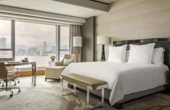 Kamar Tidur 4 Four Seasons Hotel Hong Kong