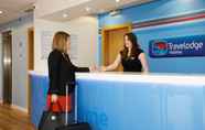 Lobi 3 Hotel Travelodge Barcelona Fira