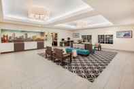 Lobby La Quinta Inn & Suites by Wyndham Cincinnati Airpt Florence