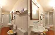 In-room Bathroom 6 Il Borgo Di Villa Castelletti