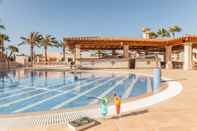 Swimming Pool Hotel Vistamar by Pierre & Vacances