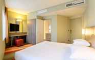 Kamar Tidur 3 Alma Grand Place Hotel