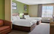 ห้องนอน 6 Sleep Inn & Suites Bakersfield North