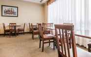 ร้านอาหาร 6 Comfort Inn Sturgeon Falls