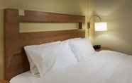 Bedroom 7 Hampton Inn & Suites St. Louis at Forest Park