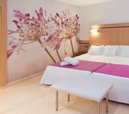 Bilik Tidur 3 Sumus Hotel Monteplaya & Spa 4S - Adults Only