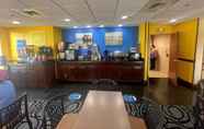 Restoran 5 Days Inn & Suites by Wyndham Fort Pierce I-95