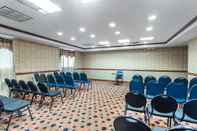 ห้องประชุม Days Inn & Suites by Wyndham Fort Pierce I-95